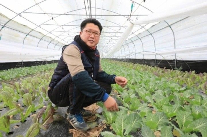 [익산=뉴시스]시설채소 분야 농업마이스터로 지정된 김훈 익산시귀농귀촌협의회장(사진=익산시 제공)2026.09.30 *재판매 및 DB 금지