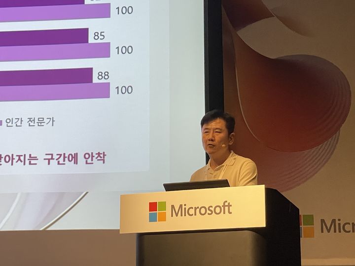[서울=뉴시스] 이주영 기자 = 이희진 삼성전자 MX사업부 파트장이 30일 서울 코엑스에서 열린 '마이크로소프트 인더스트리 서밋'에서 갤럭시스토어의 AI 기반 마케팅 에이전트 구축 사례를 발표하고 있다. 2026.09.30. zoo@newsis.com *재판매 및 DB 금지