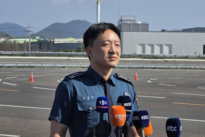 [대구=뉴시스] 이상제 기자 = 30일 대구 달성군 지능형자동차부품진흥원에서 김무건 대구경찰청 지역경찰계 경장이 기자들의 질문에 답하고 있다. 2026.09.30. king@newsis.com *재판매 및 DB 금지