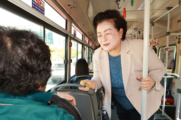 천기옥 울산 동구청장, 교통·교육 현장 주민 의견 청취