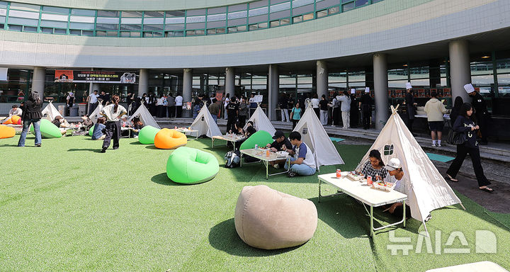 [김해=뉴시스]인제대, 학식 이벤트. (사진=인제대 제공). 2026.09.30. photo@newsis.com