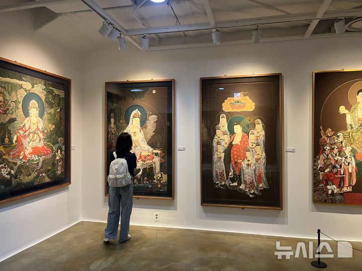  [서울=뉴시스] 30일 세종문화회관 제1미술관에서 열린 계태사 고려불화학술연구소 특별전 '붓끝으로 나투신 천년의 장엄, 고려불화대전' 현장 2026.09.30. suejeeq@newsis.com