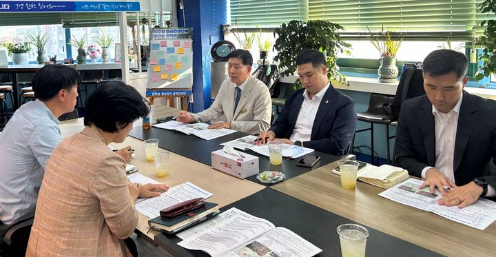 [광명=뉴시스] 30일 임오경 국회의원실에서 ‘스포츠·공연 복합형 돔구장 광명 유치를 위한 실무협의회’가 진행 중이다. (사진=광명시 제공) 2026.09.30. photo@newsis.com *재판매 및 DB 금지