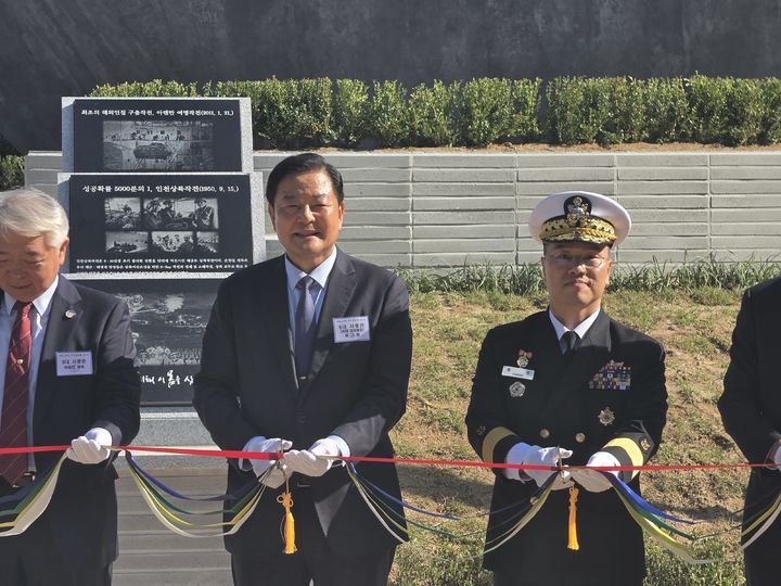 황기철 전 사령관 "진해기지사령부, 새 100년 준비해야"