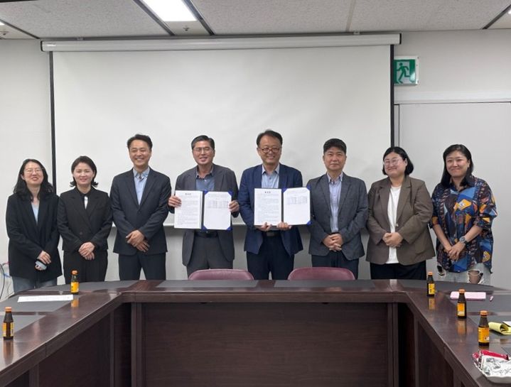 [전남광주=뉴시스] 30일 전남문화재단과 광주무화재단이 통합문화재단 출범에 합의하고 있다. (사진 = 전남문화재단 제공) 2026.09.30. photo@newsis.com *재판매 및 DB 금지