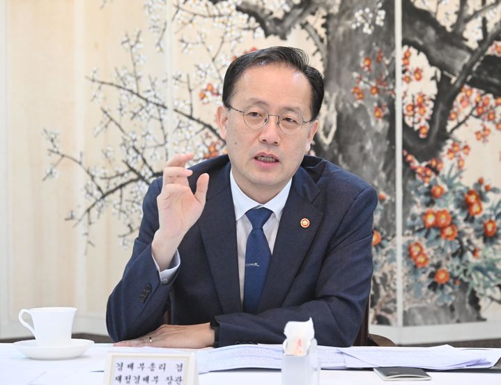 [서울=뉴시스] 이형일 부총리 겸 재정경제부 장관이 30일 서울 종로구 정부서울청사에서 확대 거시재정금융간담회를 주재하고 있다. (사진=재정경제부 제공) 2026.09.30. photo@newsis.com *재판매 및 DB 금지