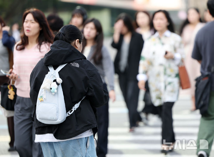전북 낮 19~23도 '차차 맑음'…찬바람에 쌀쌀