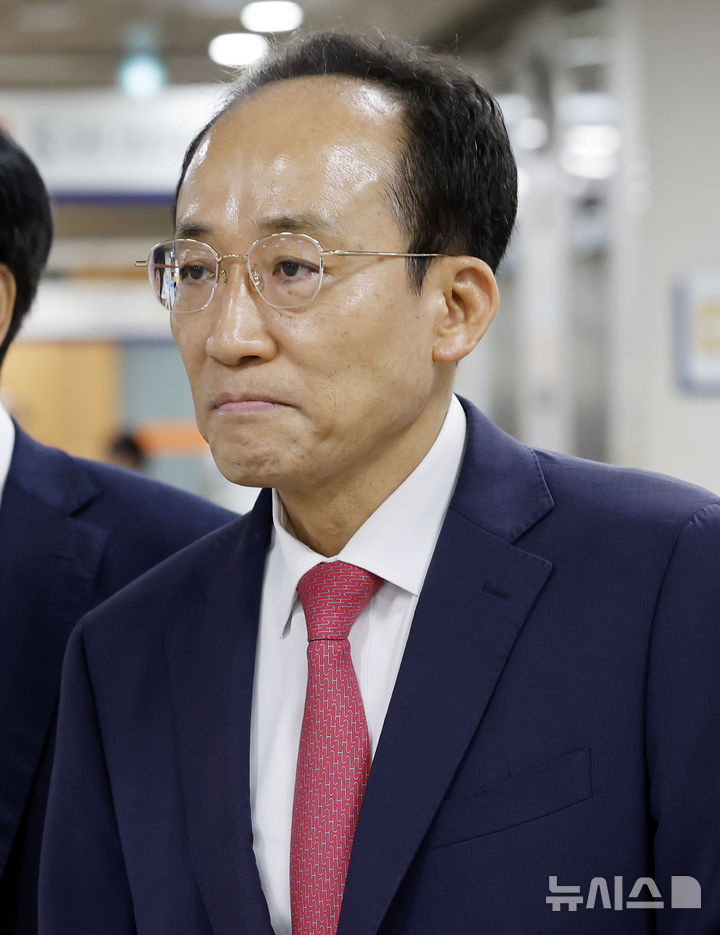 [서울=뉴시스] 김혜진 기자 = 12·3 비상계엄 당시 국회의 계엄 해제 표결을 방해한 혐의로 기소된 추경호 대구시장(당시 국민의힘 원내대표)의 재판이 30일 서울 서초구 서울중앙지방법원에서 열린 계엄 해제 표결 방해 혐의 1심 결심 공판에 출석하고 있다. 2026.09.30. jini@newsis.com