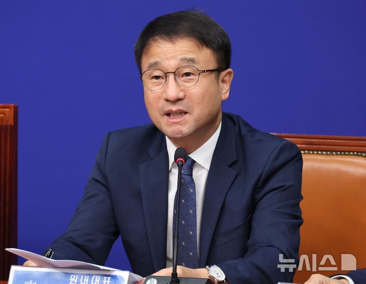 [서울=뉴시스] 최진석 기자 = 한병도 더불어민주당 원내대표가 지난달 30일 여의도 국회에서 열린 최고위원회의에서 발언하고 있다. 2026.09.30. myjs@newsis.com