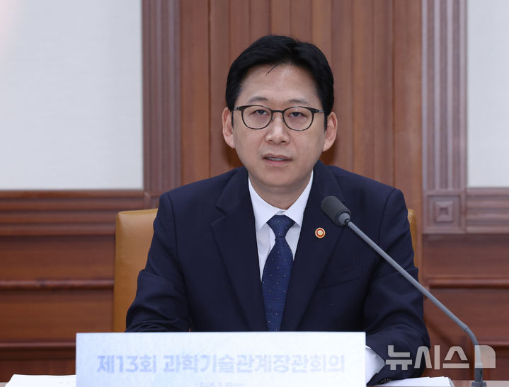 [서울=뉴시스] 조수정 기자 = 배경훈 부총리 겸 과학기술정보통신부 장관. 2026.09.30. chocrystal@newsis.com