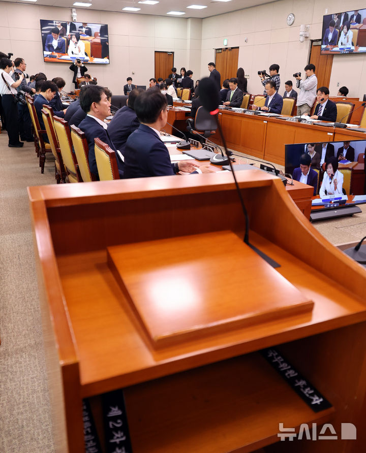 [서울=뉴시스] 최진석 기자 = 30일 여의도 국회에서 제439회 국회 (정기회) 국토교통위원회 제4차 전체회의가 열리고 있다. 2026.09.30. myjs@newsis.com