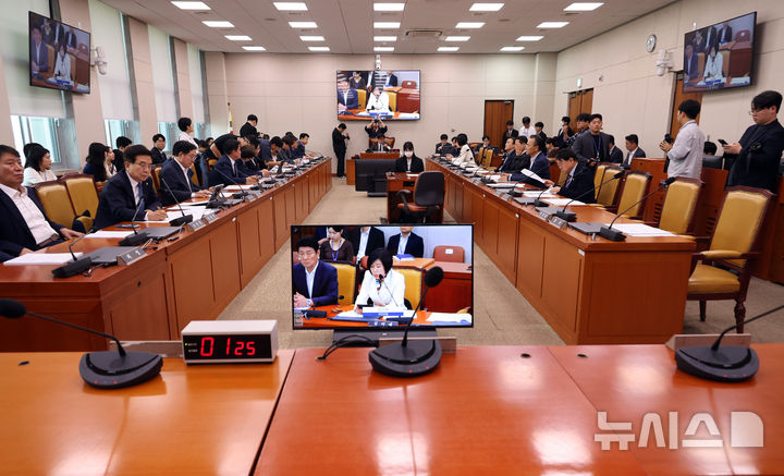 [서울=뉴시스] 최진석 기자 = 30일 여의도 국회에서 제439회 국회 (정기회) 국토교통위원회 제4차 전체회의가 열리고 있다. 2026.09.30. myjs@newsis.com