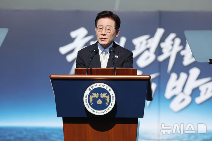 [울산=뉴시스] 조성봉 기자 = 이재명 대통령이 30일 울산에서 열린 대호김종서함 진수식에서 축사를 하고 있다. 2026.09.30. suncho21@newsis.com