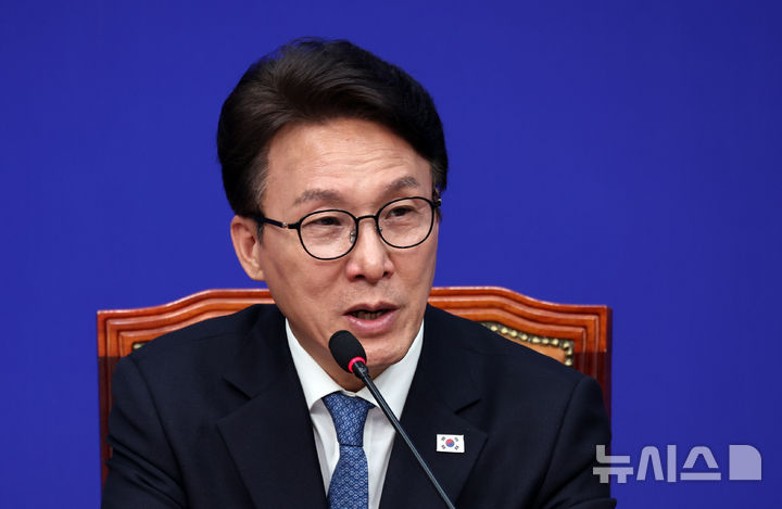 [서울=뉴시스] 최진석 기자 = 김민석 더불어민주당 대표가 30일 여의도 국회에서 열린 2026 대구·경북 예산정책협의회에서 발언하고 있다. 2026.09.30. myjs@newsis.com