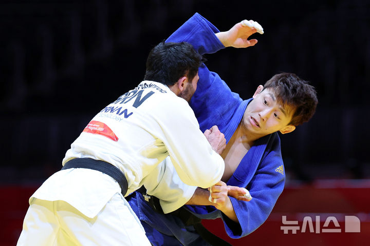 [나고야(일본)=뉴시스] 이영환 기자 = 30일 오후(현지 시간) 일본 아이치현 나고야시 아이치 인터네셔날 아레나에서 열린 2026 아이치·나고야 아시안게임 유도 남자 66kg급 동메달결정전, 한국 김찬녕이 바레인 수크롭 보키에프와 경기를 펼치고 있다. 2026.09.30. 20hwan@newsis.com