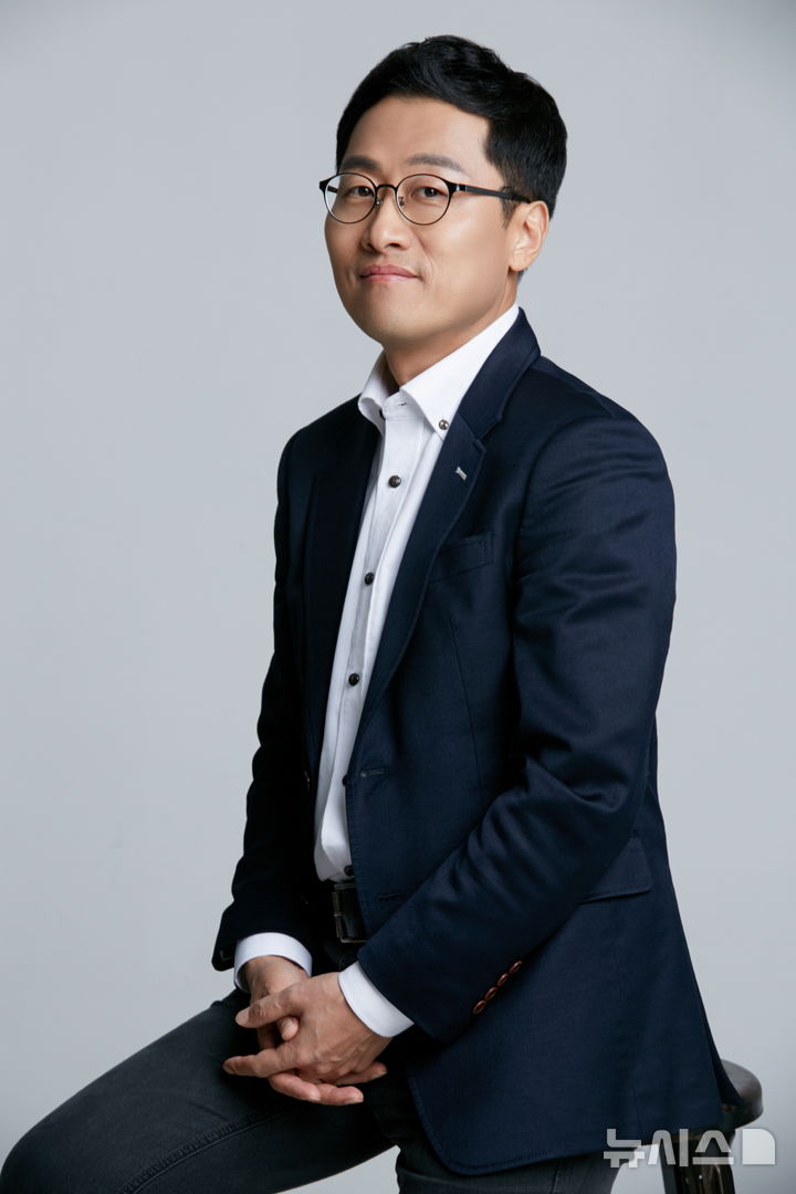 [서울=뉴시스]30일 오전 서울 서초구 서초동 국립국악원 우면당에서 국악 토크 콘서트 '다담'(茶談)이 개최됐다. 사진은 '다담' 이야기 손님 김상욱 교수. (제공=국립국악원) 2026.09.30. photo@newsis.com 