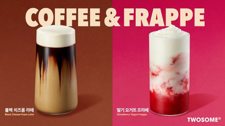 투썸플레이스 가을 신메뉴 블랙 치즈폼 라떼, 딸기 요거트 프라페. (사진=투썸플레이스 제공) *재판매 및 DB 금지