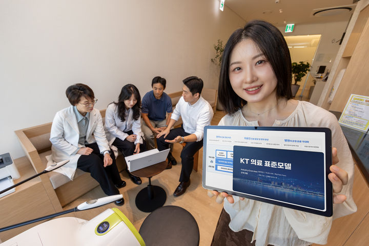 [서울=뉴시스]KT가 병원별 수요에 맞춘 인프라부터 데이터 플랫폼, AI 서비스까지 아우르는 ‘의료 표준모델’을 앞세워 전국 상급종합병원과 종합병원과 협력한다. (사진=KT 제공) *재판매 및 DB 금지
