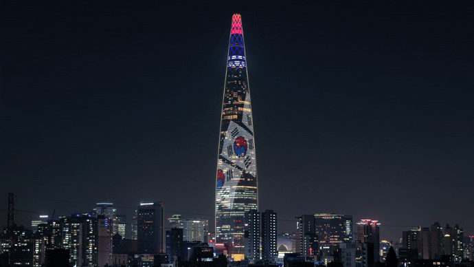 [서울=뉴시스] 롯데월드타워 개천절 태극기 미디어파사드 시뮬레이션 영상 (사진=롯데물산 제공) 2026.10.01. photo@newsis.com *재판매 및 DB 금지