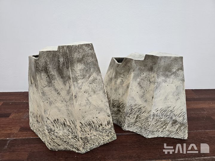 [김해=뉴시스]대한민국분청도자대전 금상은 정미진 작가 ‘중첩의 시간'. (사진=김해시 제공). 2026.10.01. photo@newsis.com