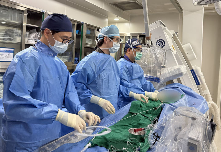 [서울=뉴시스] 세브란스병원은 대동맥판막 삽입술을 받은 중증 심부전 환자에게 임펠라를 이용해 고위험 관상동맥 시술을 성공적으로 시행했다고 1일 밝혔다. (사진=세브란스 병원 제공) 2026.10.01. photo@newsis.com *재판매 및 DB 금지