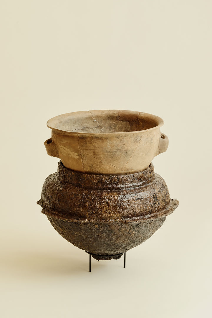 [서울=뉴시스] 특별전시실에서 전시 중인 '시루와 철솥' (사진=국립중앙박물관 제공) 2026.10.01. photo@newsis.com *재판매 및 DB 금지