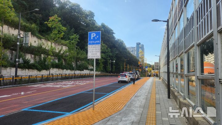 [경기광주=뉴시스] 경기 광주시가 고산별빛초 승하차 구역 설치 등 보행 약자 교통안전시설 개선사업을 완료했다. (사진=광주시 제공) 2026.10.01. photo@newsis.com