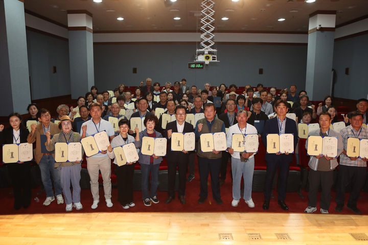 [보령=뉴시스] '제5기 시정모니터단 위촉식' 기념촬영. (사진=보령시청 제공) 2026.10.01. photo@newsis.com *재판매 및 DB 금지