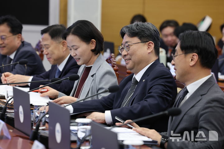[서울=뉴시스] 조성봉 기자= 하준경 경제성장수석이 1일 청와대에서 열린 수석보좌관회의에 참석해 있다. (청와대통신사진기자단) 2026.10.01. suncho21@newsis.com