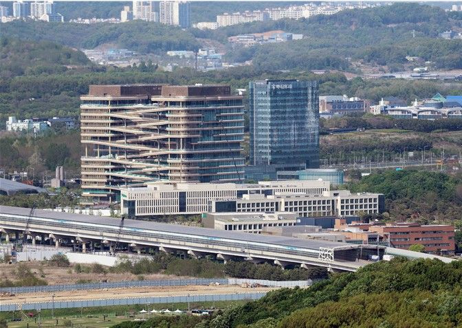 인천 서해구 청라국제도시에 자리잡은 하나금융그룹 헤드쿼터와 그룹통합데이터센터. (사진=인천경제청 제공) 2026.10.02. photo@newsis.com *재판매 및 DB 금지