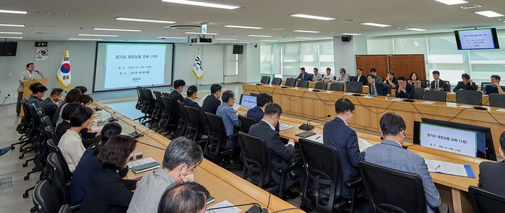 [수원=뉴시스] 경기도 간부공무원 대상 '재정상황 교육'. (사진=경기도 제공) 2026.10.01. photo@newsis.com *재판매 및 DB 금지