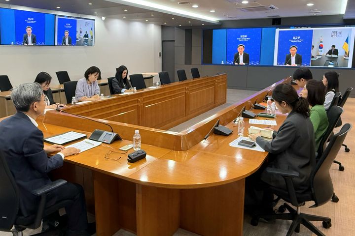 [서울=뉴시스]외교부는 1일 주우크라이나대사관과 최근 우크라이나 상황 관련 본부-공관 합동 상황점검회의를 개최했다. 사진 외교부 제공. *재판매 및 DB 금지