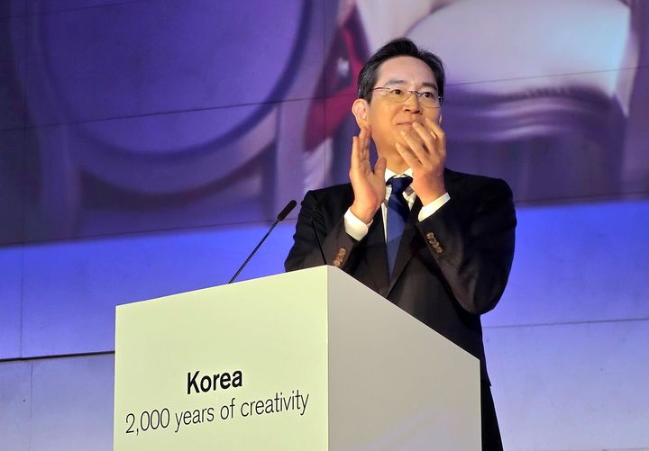 [서울=뉴시스] 이재용 삼성전자 회장이 지난달 30일(현지 시간) 영국 런던 영국박물관에서 열린 'KH컬렉션 순회전 갈라 디너'에서 환영사를 하고 있다. (사진=삼성전자 제공) 2026.10.01. photo@newsis.com *재판매 및 DB 금지