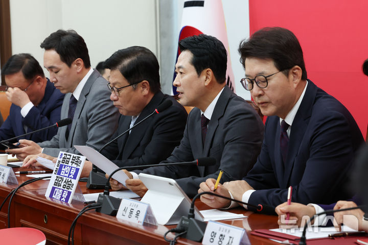 [서울=뉴시스] 김근수 기자 = 장동혁 국민의힘 대표가 1일 오전 서울 여의도 국회에서 열린 최고위원회의에서 발언하고 있다. 2026.10.01. ks@newsis.com