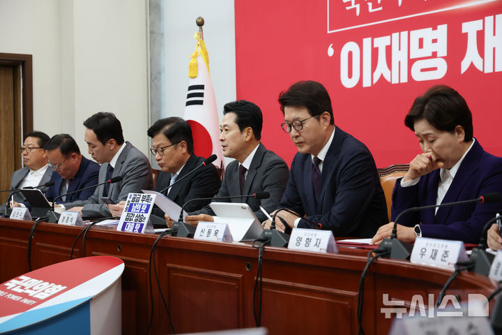 [서울=뉴시스] 김근수 기자 = 장동혁 국민의힘 대표가 1일 오전 서울 여의도 국회에서 열린 최고위원회의에서 발언하고 있다. 2026.10.01. ks@newsis.com