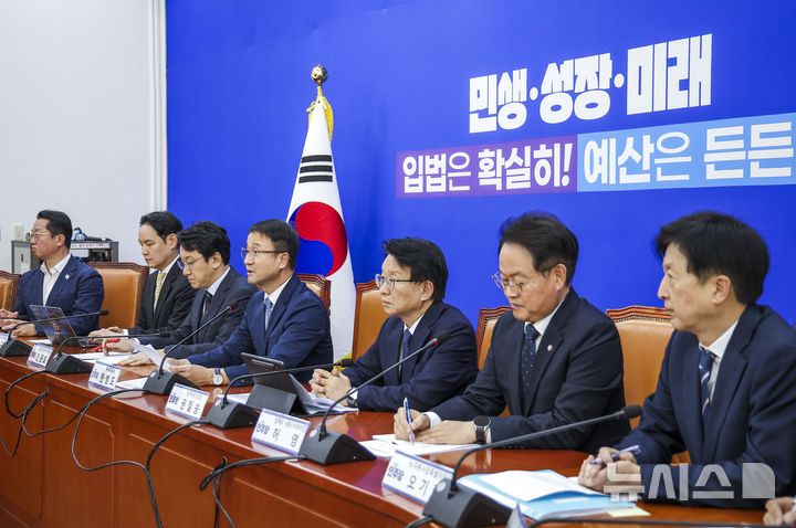 [서울=뉴시스] 정병혁 기자 = 한병도 더불어민주당 원내대표가 1일 서울 여의도 국회에서 열린 정책조정회의에서 발언하고 있다. 2026.10.01. jhope@newsis.com