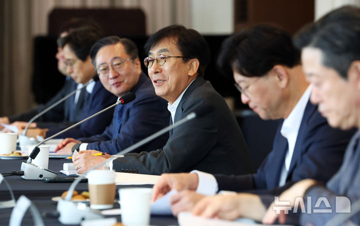 [서울=뉴시스] 전신 기자 = 1일 서울 중구 한국프레스센터에서 열린 제10차 의료혁신위원회에서 정기현 위원장이 발언하고 있다. 2026.10.01. photo1006@newsis.com