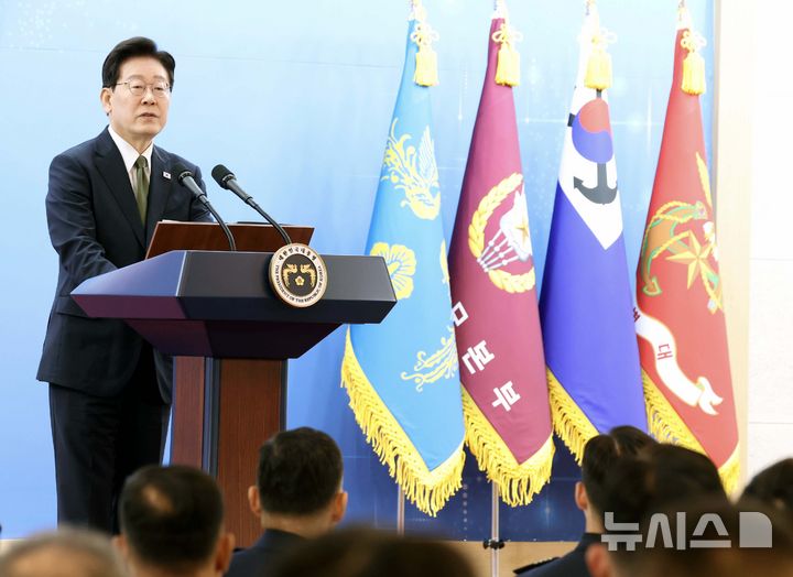 [계룡=뉴시스] 조성봉 기자 = 이재명 대통령이 1일 충남 계룡대에서 열린 제78회 국군의 날 기념 오찬에서 발언하고 있다.2026.10.01. suncho21@newsis.com