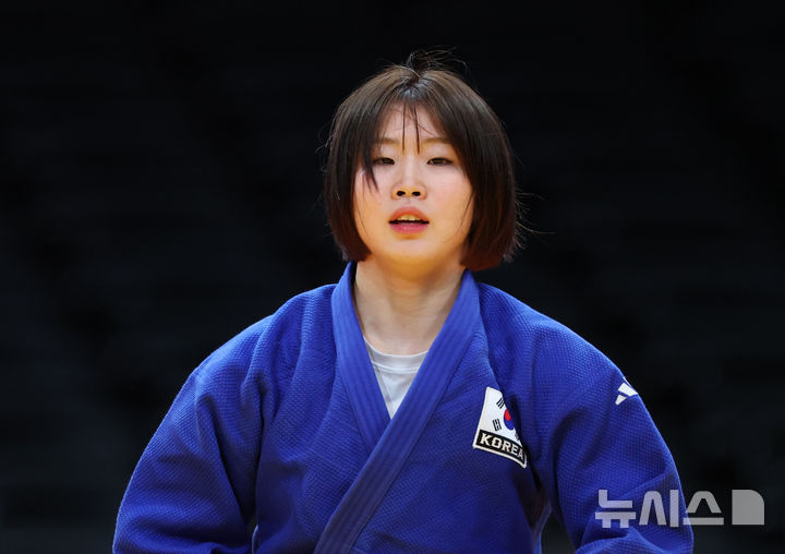 [나고야(일본)=뉴시스] 김금보 기자 = 1일 (현지 시간) 일본 아이치현 나고야시 아이치 인터네셔날 아레나에서 열린 2026 아이치·나고야 아시안게임 유도 여자 57kg급 8강한국 허미미와 중국 타오 유잉의 경기, 한국 허미미 누르기 한판승을 거둔 뒤 숨을 고르고 있다. ,2026.10.01. kgb@newsis.com