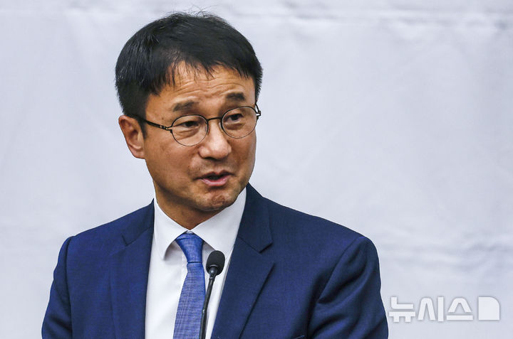 [서울=뉴시스] 정병혁 기자 = 한병도 더불어민주당 원내대표가 1일 서울 여의도 국회에서 열린 의원총회에서 발언하고 있다. 2026.10.01. jhope@newsis.com