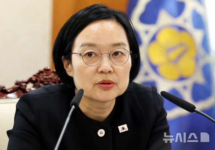 [서울=뉴시스] 박영태 기자 = 한성숙 국무총리가 1일 오후 서울 종로구 정부서울청사에서 열린 AI 행정혁신 우수공직자 간담회 발언을 하고 있다. 2026.10.01. since1999@newsis.com