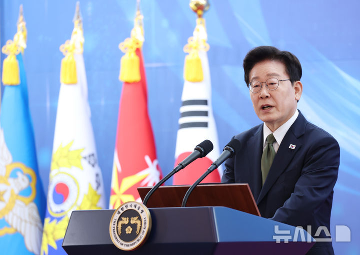 [계룡=뉴시스] 조성봉 기자 = 이재명 대통령이 1일 충남 계룡대에서 열린 제78회 국군의 날 기념 오찬에서 발언하고 있다.2026.10.01. suncho21@newsis.com