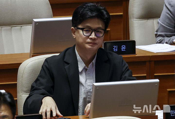[서울=뉴시스] 정병혁 기자 = 한동훈 무소속 의원이 1일 서울 여의도 국회에서 열린 제439회국회(정기회) 제10차 본회의에 참석해 있다. 2026.10.01. jhope@newsis.com