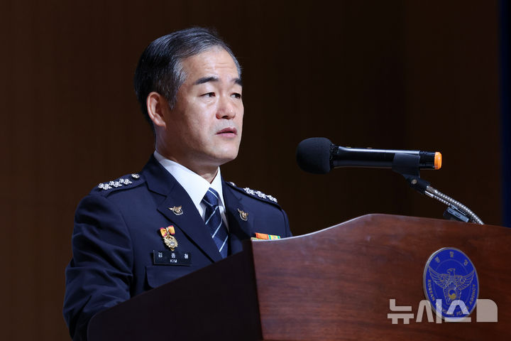 [서울=뉴시스] 조성우 기자 = 김종철 경찰청장 직무대행이 개정 형사소송법 시행을 하루 앞둔 1일 서울 서대문구 경찰청 참수리홀에서 열린 전국 경찰 수사 지휘관 회의에서 발언하고 있다. 2026.10.01. xconfind@newsis.com