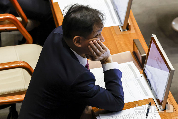 [서울=뉴시스] 정병혁 기자 = 김태규 국민의힘 의원이 지난 1일 서울 여의도 국회에서 열린 제439회국회(정기회) 제10차 본회의에 참석해 있다. 2026.10.01. jhope@newsis.com