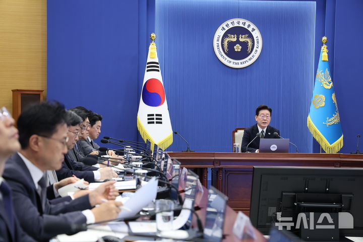 [서울=뉴시스] 조성봉 기자= 이재명 대통령이 1일 청와대에서 열린 수석보좌관회의에서 발언하고 있다. (청와대통신사진기자단) 2026.10.01. suncho21@newsis.com