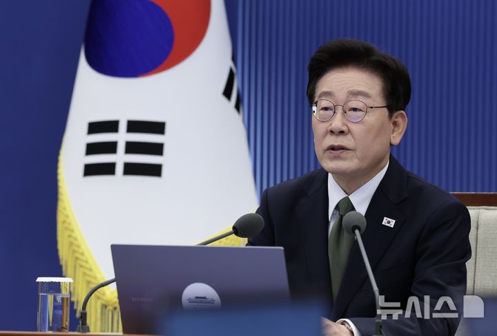 [서울=뉴시스] 조성봉 기자= 이재명 대통령이 1일 청와대에서 열린 수석보좌관회의에서 발언하고 있다. (청와대통신사진기자단) 2026.10.01. suncho21@newsis.com