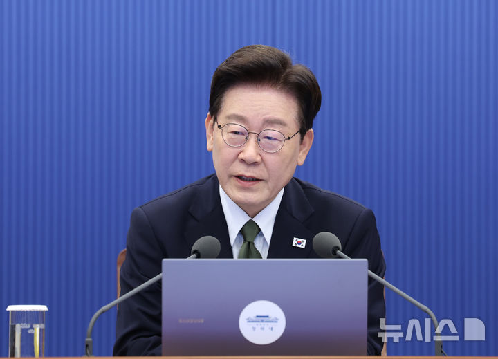 [서울=뉴시스] 조성봉 기자= 이재명 대통령이 1일 청와대에서 열린 수석보좌관회의에서 발언하고 있다. (청와대통신사진기자단) 2026.10.01. suncho21@newsis.com