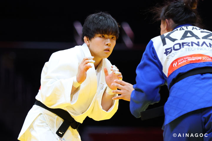 [서울=뉴시스] 2026 아이치·나고야 아시안게임 유도 여자 70㎏급 8강전에서 탕징(중국)에게 팔을 깨물린 마에다 린. (사진=2026 아이치·나고야 아시안게임 조직위원회 제공) 2026.10.02. photo@newsis.com