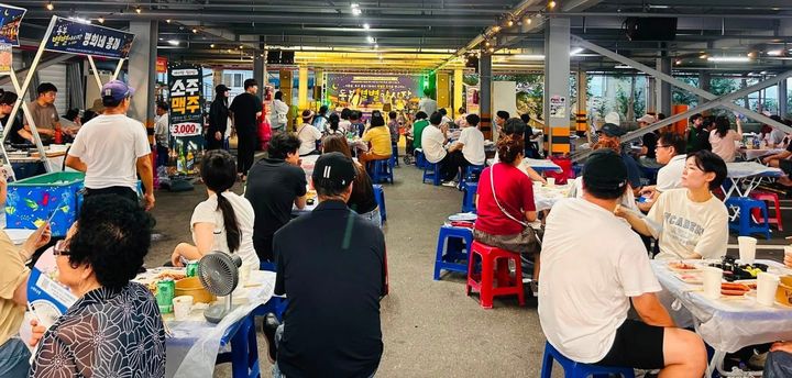 [목포=뉴시스]목포 동부시장에서 상반기 운영된 ‘별별 야시장’. (사진=목포시 제공) 2026.10.02. photo@newsis.com *재판매 및 DB 금지
